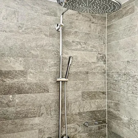 Der Steinadler Lägenhet