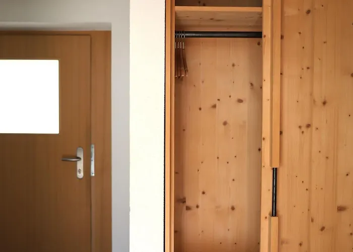 Der Steinadler אומהאוזן